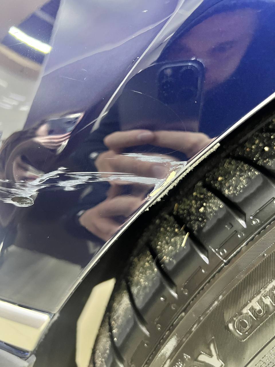 Царапина до металла на заднем правом крыле Range Rover