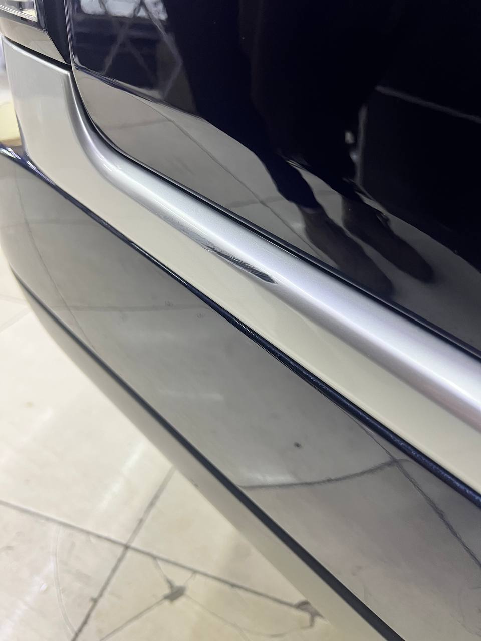 Молдинг и задний бампер Range Rover крупным планом