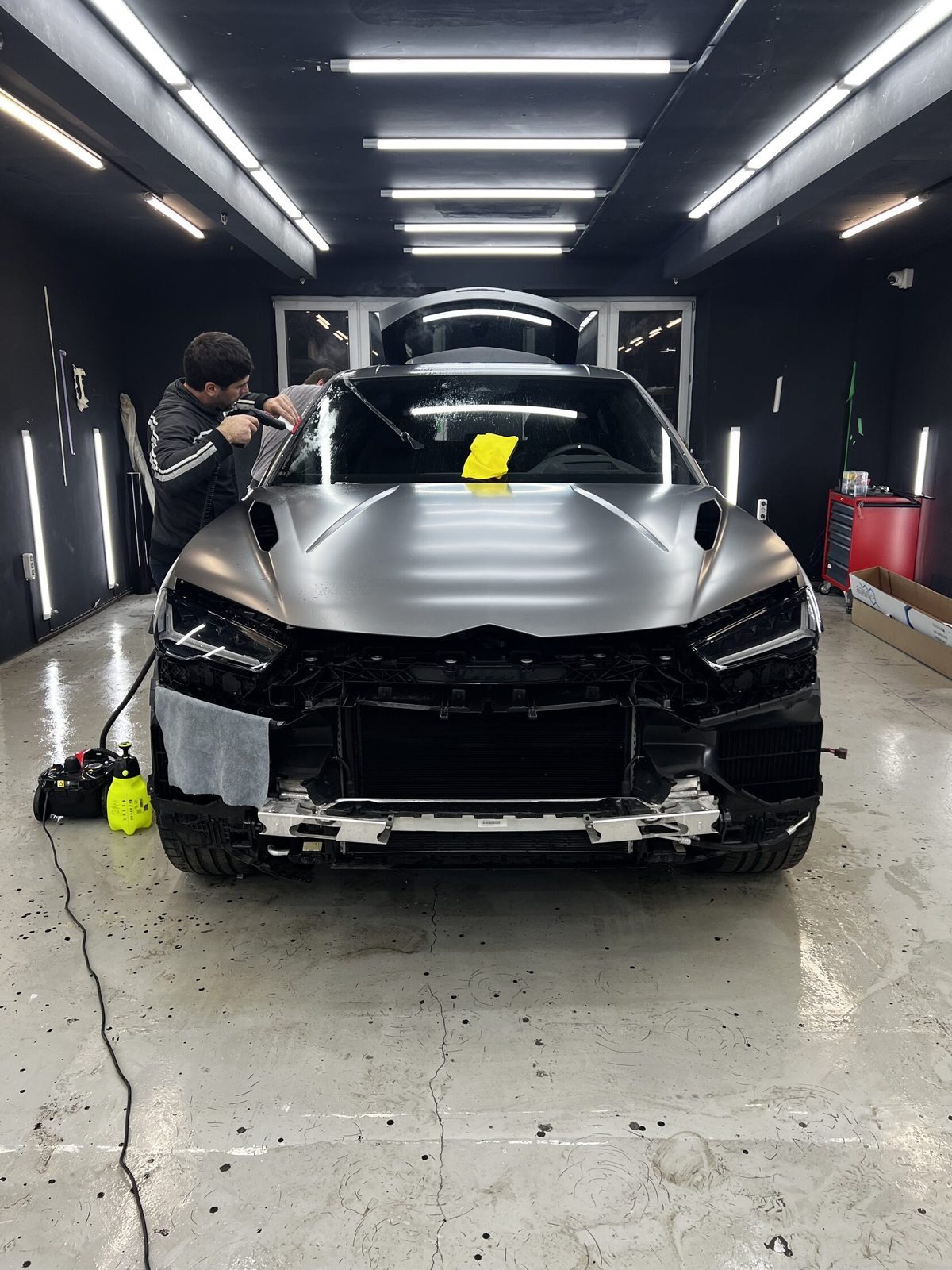 Оклейка матовой плёнкой Lamborghini URUS — фотоотчёт